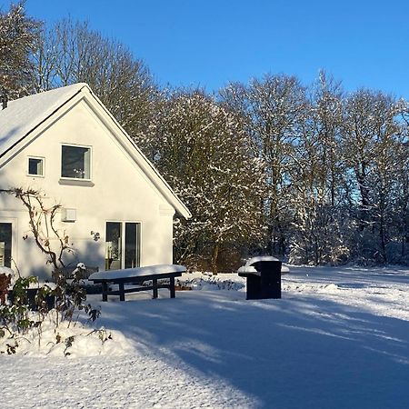 Skont Hus Pa Landet Taet Pa Billund Villa Give Exteriör bild
