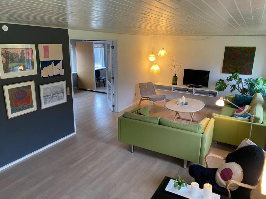 Skont Hus Pa Landet Taet Pa Billund Villa Give Exteriör bild