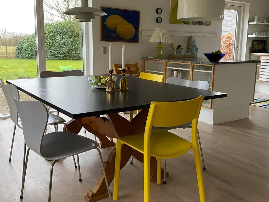 Skont Hus Pa Landet Taet Pa Billund Villa Give Exteriör bild